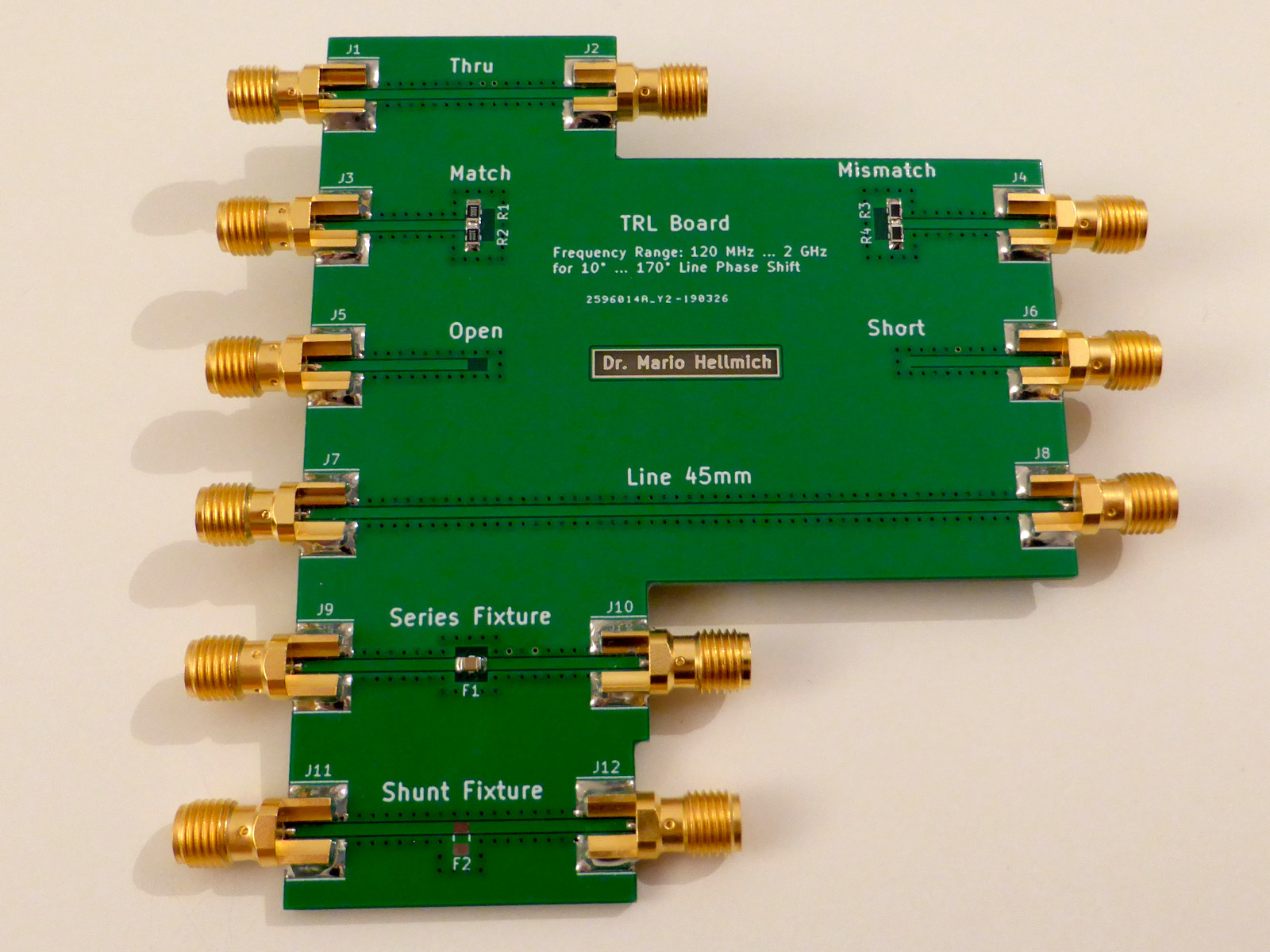 TRL calibration board and test fixture